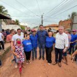 Vereador Ednilson do Kantão acompanha início de pavimentação histórica no bairro Jardim Tropical